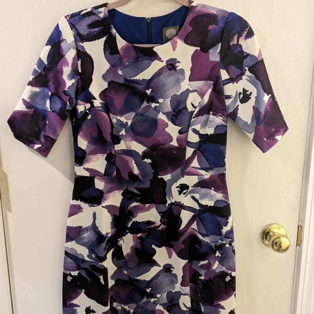 Vince Camuto Short Sleeved Dress with Zippered Back - Size 6